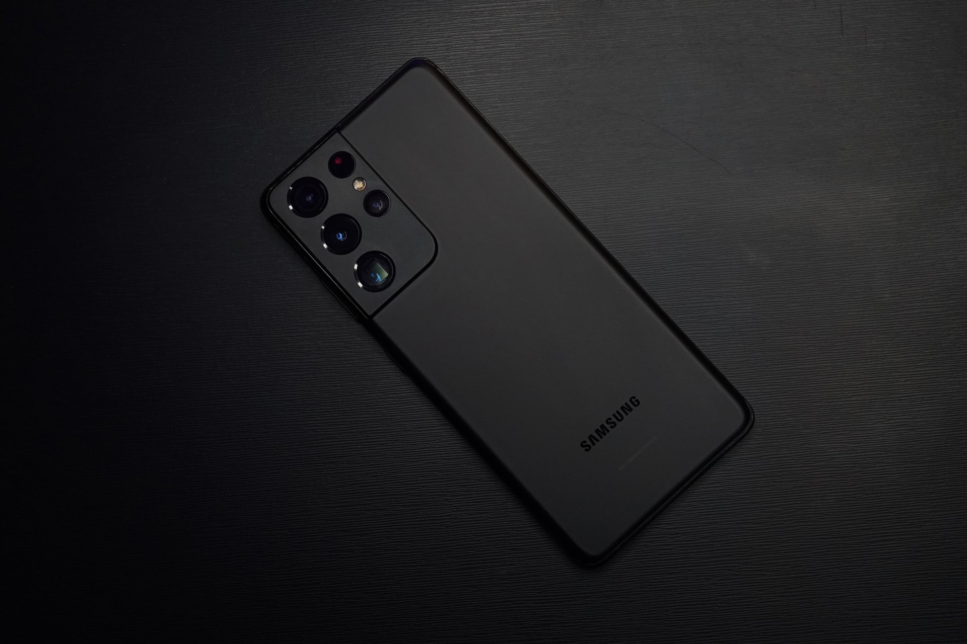 Suojaa markkinoiden uusin puhelin sille sopivilla kuorilla